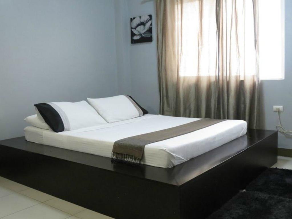 Hotel Cara Lipa City Esterno foto