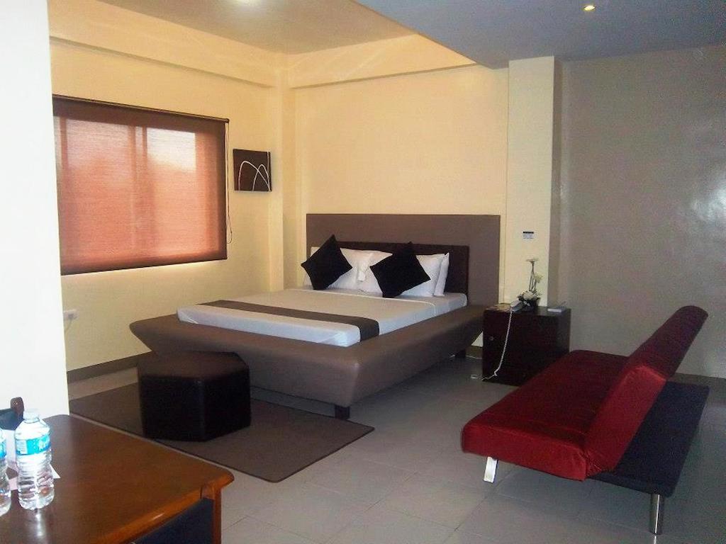 Hotel Cara Lipa City Esterno foto